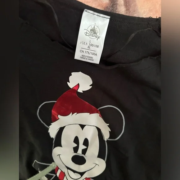 Disney Christmas Mickey off the shoulder top cropped sleeve size L - Picture 4 of 5